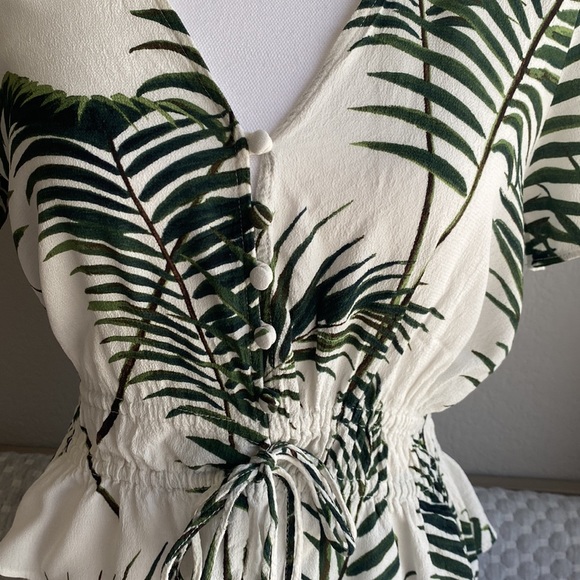 ‼️SOLD‼️H & M women Tropical Crop top - Picture 2 of 4